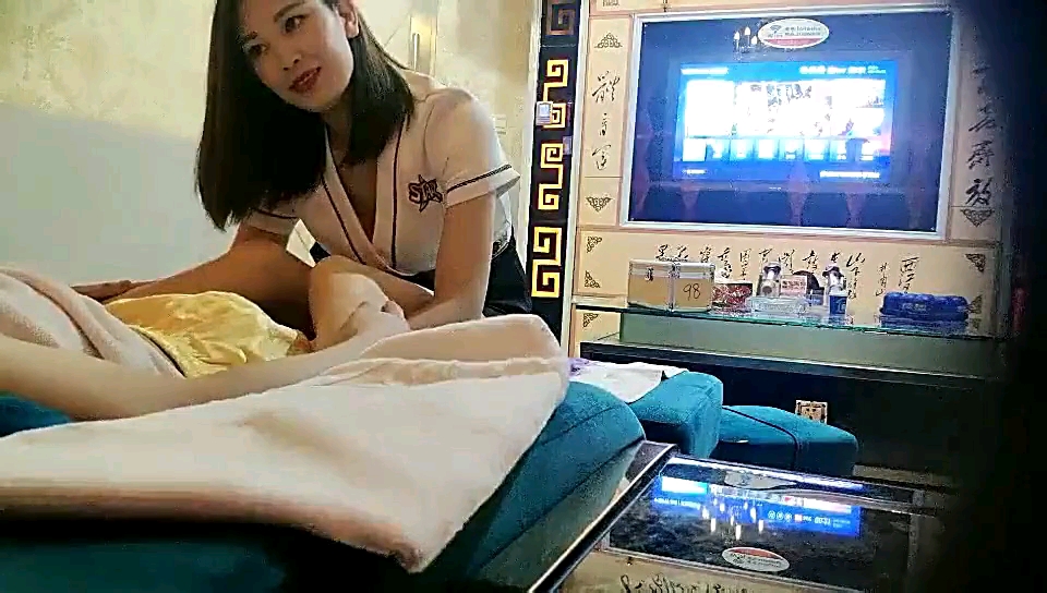 按摩勾引按摩技师后入内射封面图